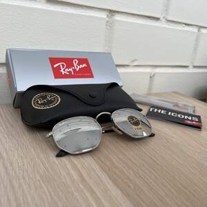 Солнцезащитные очки Ray-Ban Солнцезащитные очки Ray-Ban